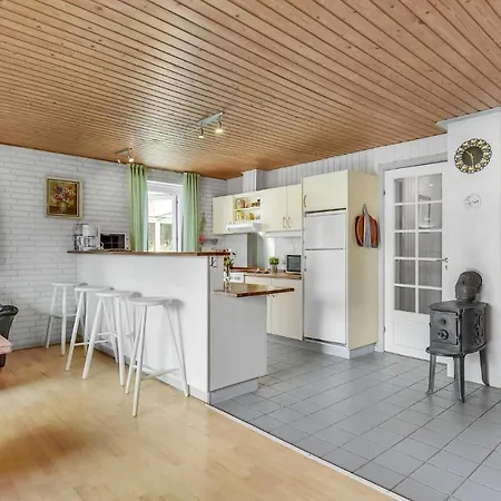 Vakantiehuis Four-bedroom In